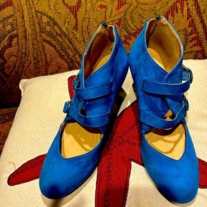 Nordstroms Rack beautiful shoes. Suede and super striking!